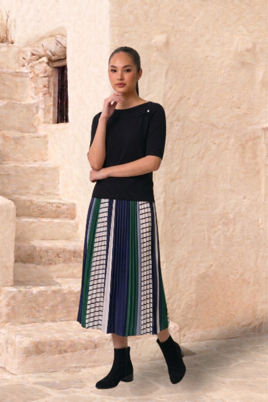 CAPE COD - BLACK YARN KNIT TOP