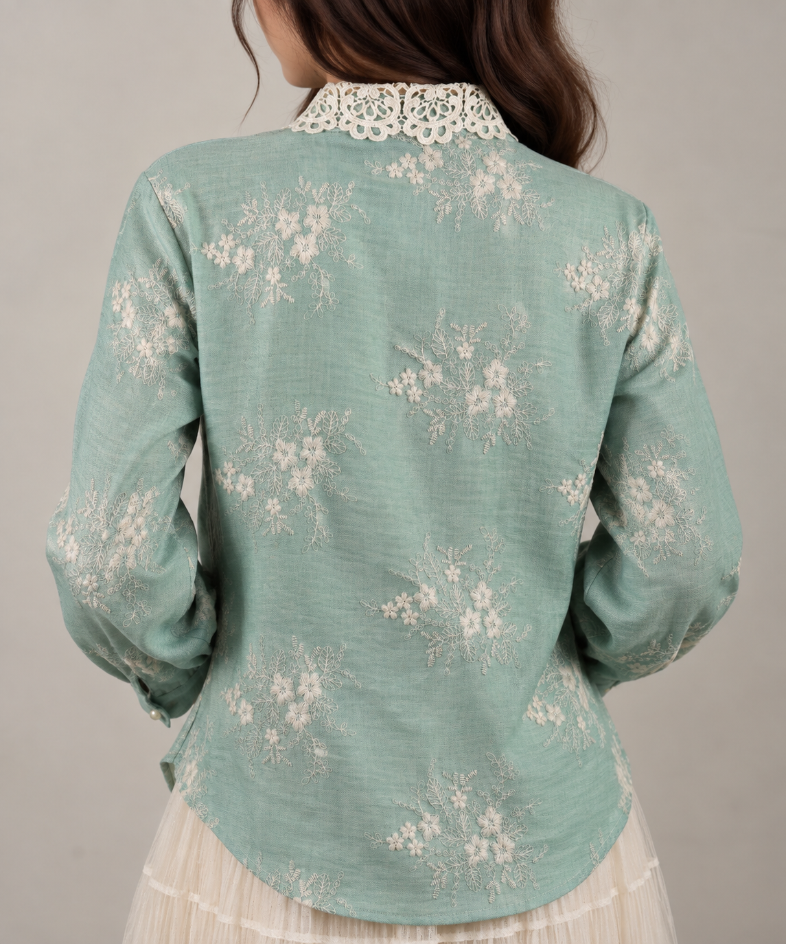 SOMERSET BAY - Lace-Collar Embroidered Blouse