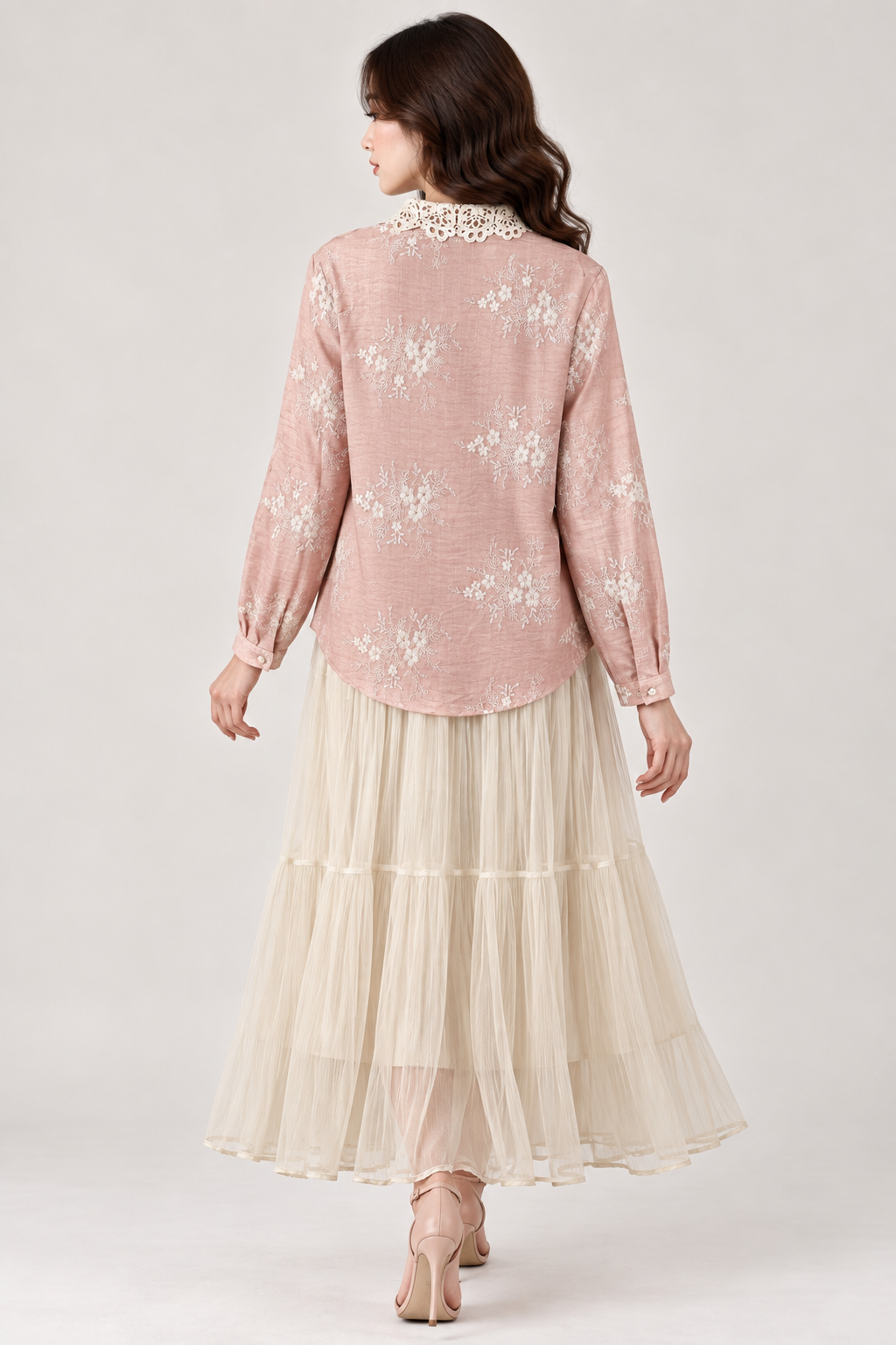 SOMERSET BAY - Lace-Collar Embroidered Blouse