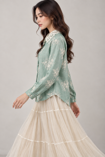 SOMERSET BAY - Lace-Collar Embroidered Blouse