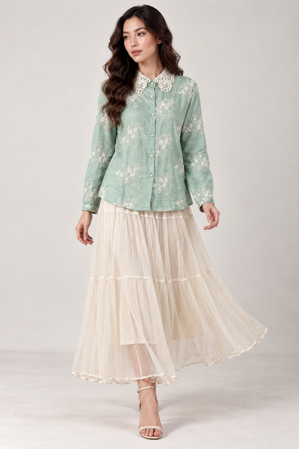 SOMERSET BAY - Lace-Collar Embroidered Blouse