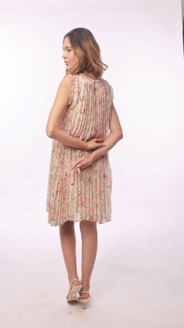 Somerset Bay - ELVYNE Pleated Round Neck Sleeveless Dress