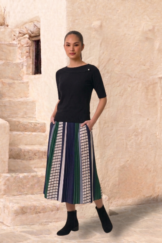 CAPE COD - BLACK YARN KNIT TOP