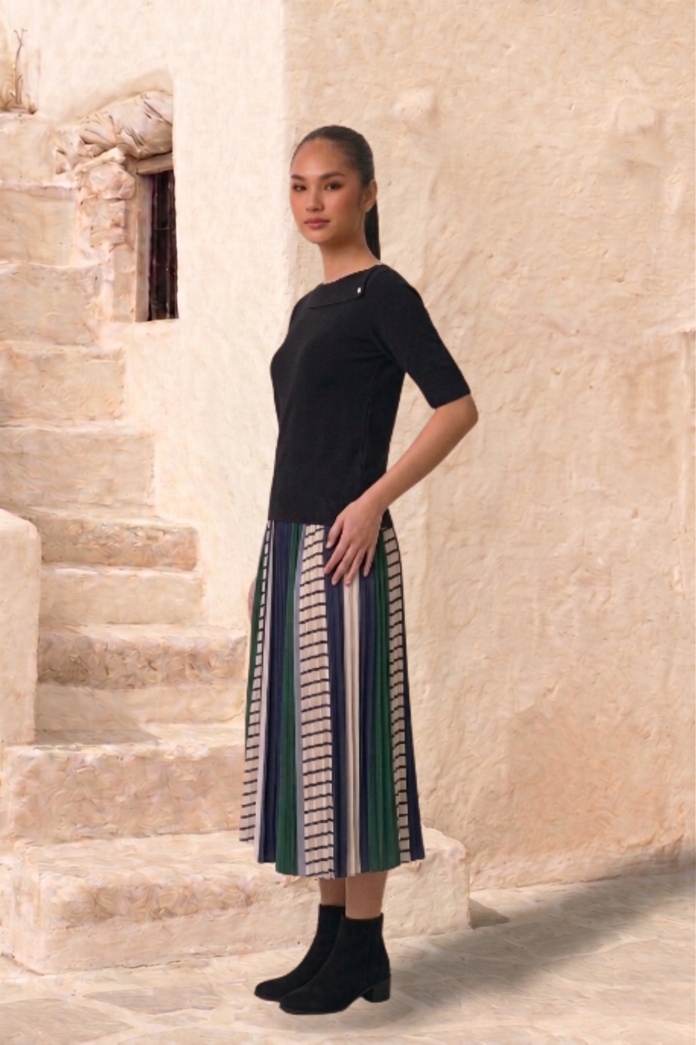 CAPE COD - BLACK YARN KNIT TOP